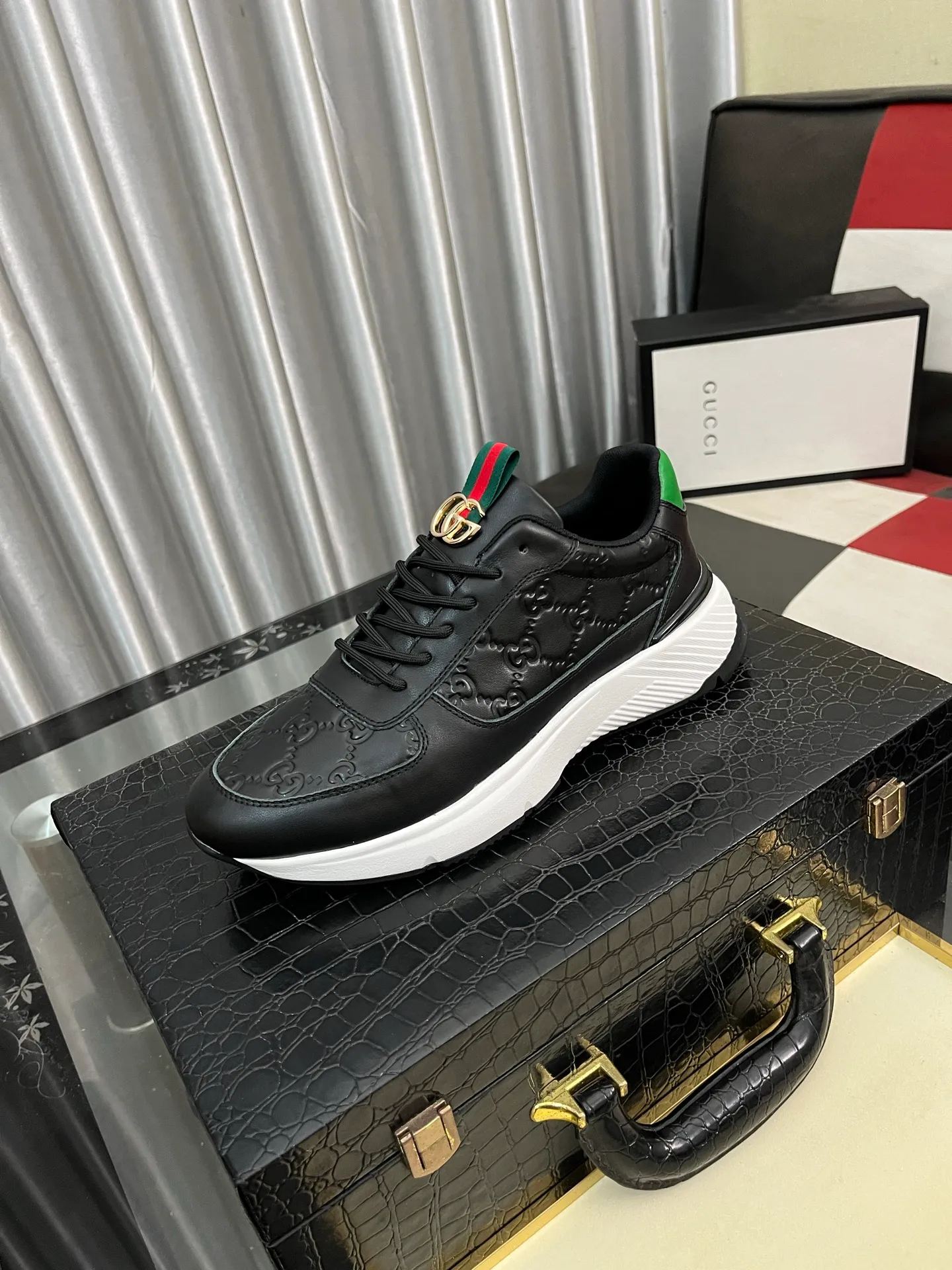 Men's shoes 💰458⌚️⌚️ (GUCCI) Gucci official website men's casual shoes synchronization style, the upper is made of cowhide with imported new brand elements Gucci, showing a good atmosphere, simple design and slip-on style, super versatile, 🐑 leather lining, air-cushion rubber outsole, size 38-442️⃣ colors available